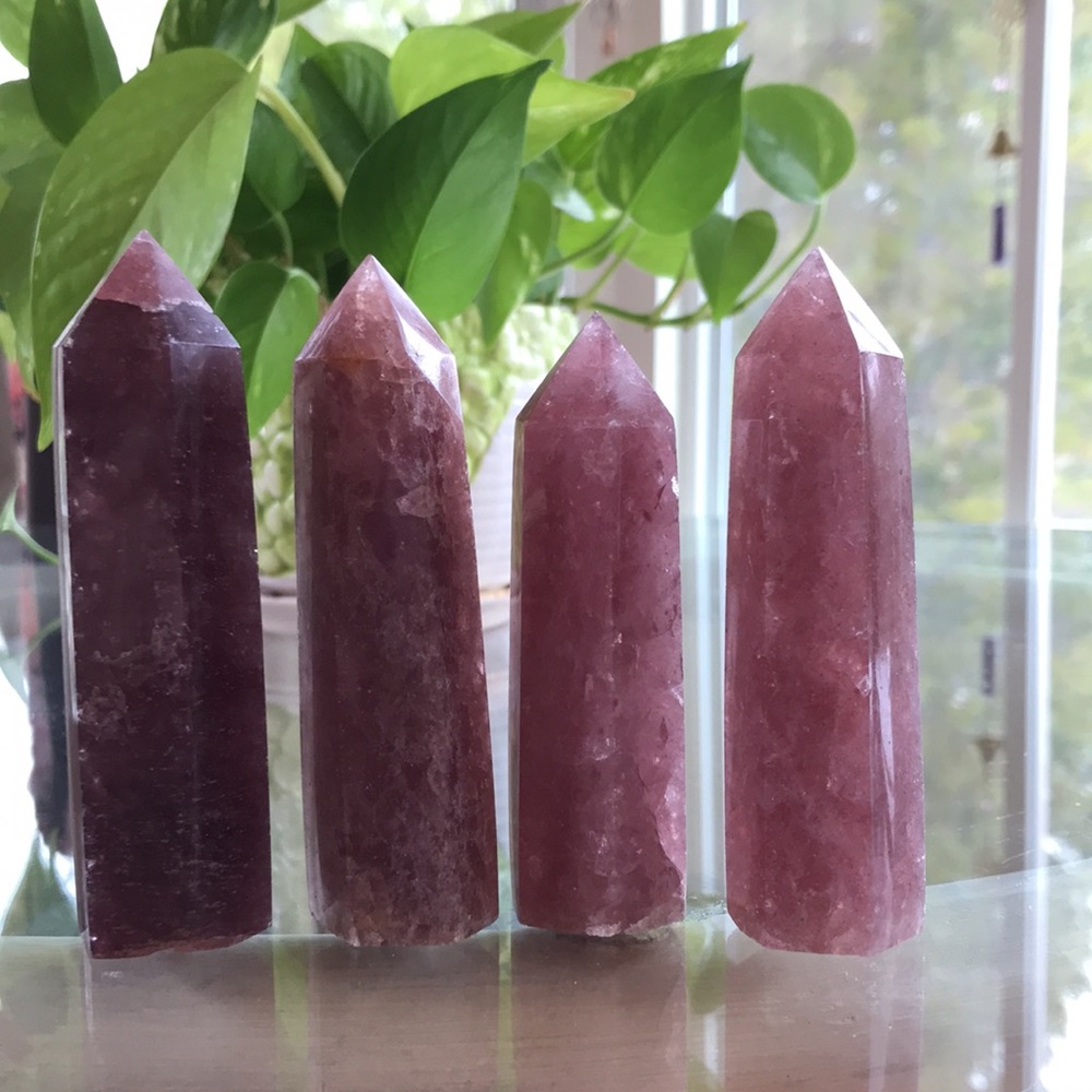 1 x Strawberry quartz crystal point